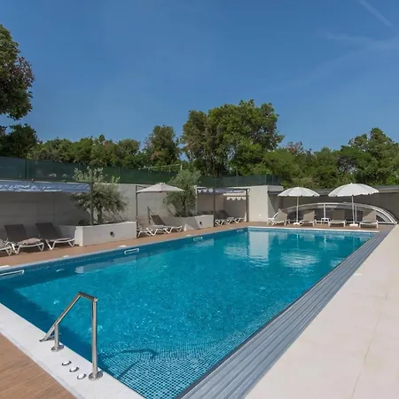 In Pjescana Uvala Mit Gemeinschaftspool Pula