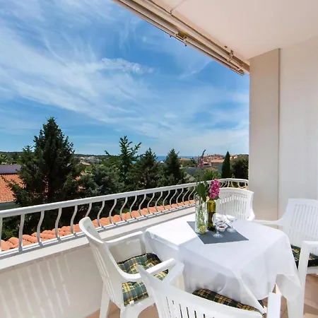 In Pjescana Uvala Mit Gemeinschaftspool Apartment *