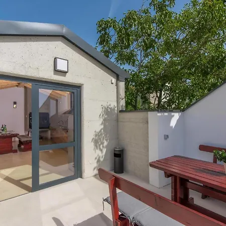 Apartman In Pjescana Uvala Mit Gemeinschaftspool