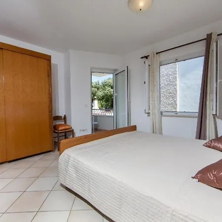 In Pjescana Uvala Mit Gemeinschaftspool Apartment *