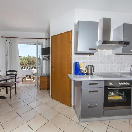 Apartment In Pjescana Uvala Mit Gemeinschaftspool Pula