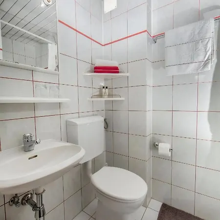Appartement In Pjescana Uvala Mit Gemeinschaftspool Pula