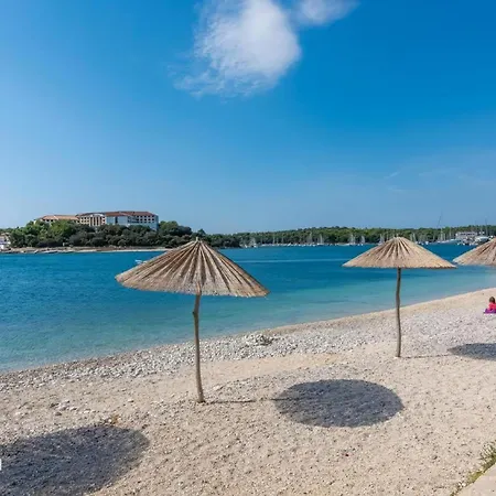 Apartmán In Pjescana Uvala Mit Gemeinschaftspool *
