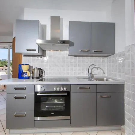 Apartmán In Pjescana Uvala Mit Gemeinschaftspool Pula