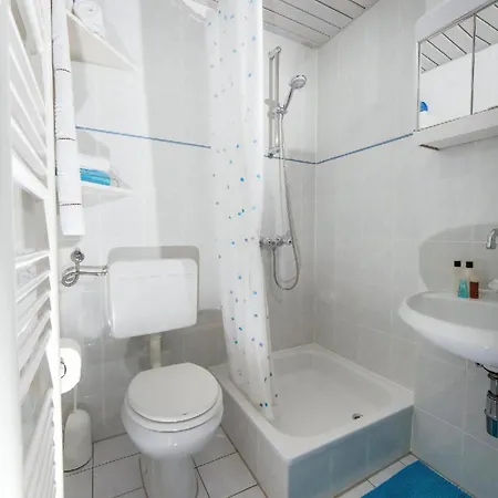 Appartement In Pjescana Uvala Mit Gemeinschaftspool Pula
